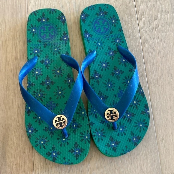 Tory Burch Solid Thin Rubber Flip Flop Sandal 5/6 - Picture 1 of 4